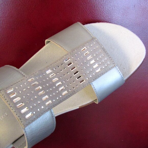 SILVER SANDALS, 9, MARC FISHER EASY SPIRIT, NWT, LOW WEDGE, BLING, NON-SKID - Picture 2 of 5